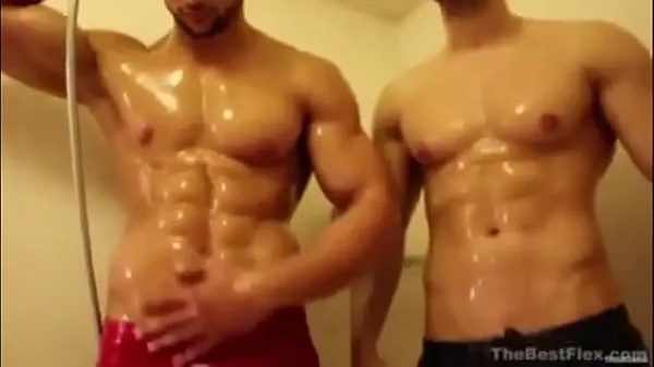 Muscle brother shower Film hangat yang hangat