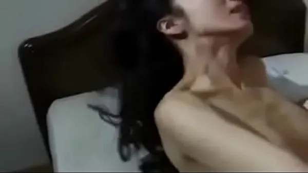 Une milf asiatique profite d'une liaison sexuelle avec un jeune amant Films chauds