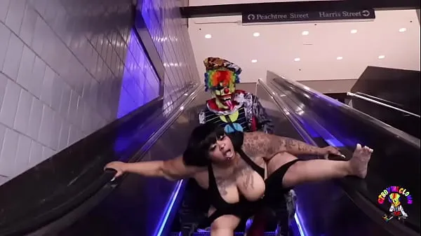 أفلام ساخنة Gibby The Clown fucks BBW on escalator دافئة