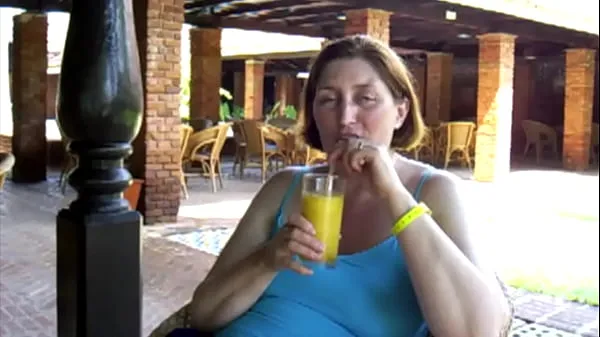 热Feeding UK slut wife Sharon Hicks being used as you watch - Well used fat and in her 50s温暖的电影