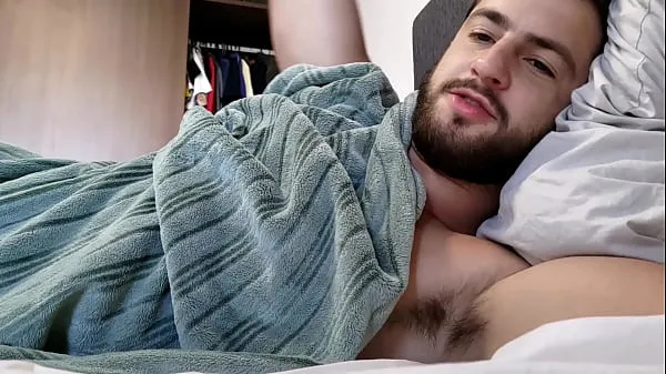 Hete Straight roommate invites you to bed for a nap - hairy chested stud - uncut cock - alpha male warme films
