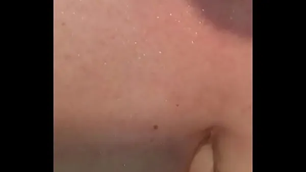 Hotte POV: Amateur Wife with Huge Tits Jerks Off Hubby in Shower varme filmer