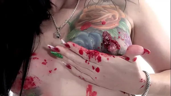Heta Tattooed babe Marie Bossette covers herself in hot wax varma filmer
