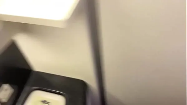 뜨거운 In the toilet of the plane, I follow my husband to get fucked and fill my mouth before take off 따뜻한 영화