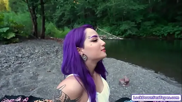 Heta Small tits purple haired girl and bf are spending time outdoors and get tattooed babe gives him a bj and rides his dick as she masturbates varma filmer