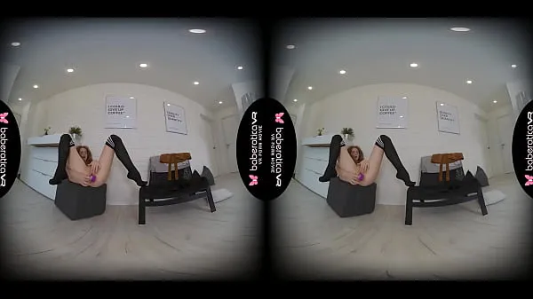 گرم Solo redhead, Foxy Lee is drilling her wet pussy, in VR گرم فلمیں