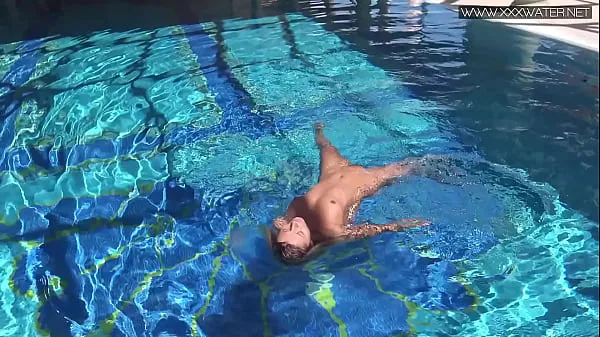 Sıcak Very hot Russian pornstar by the pool Mary Kalisy Sıcak Filmler