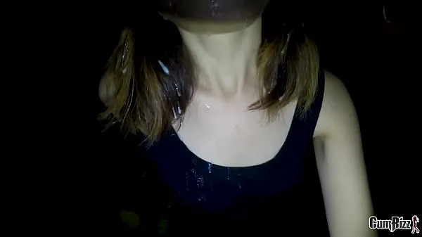 Nóng Asian teen quickly finish up her public blowbang before curfew Phim ấm áp