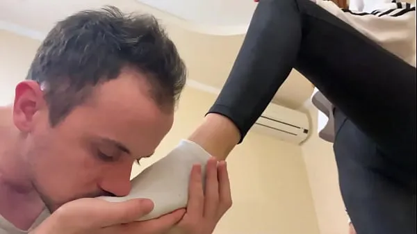 뜨거운 Bratty Girl Makes a Slave Sniff Her Sweaty Socks and Puts Them in His Mouth (Preview 따뜻한 영화