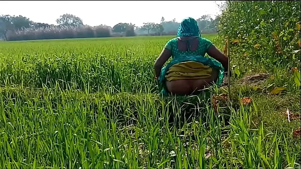 Rubbing the country bhaji in the wheat field Filem hangat panas