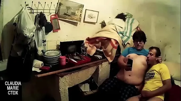 Populárne Couple records himself with the mobile while he performs oral sex on her. Fat pussy eating horúce filmy