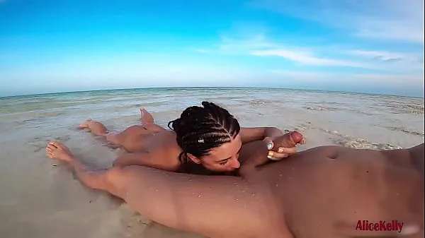 Nude Cutie Public Blowjob Big Dick and Swallows Cum on the Sea Beach Filem hangat panas
