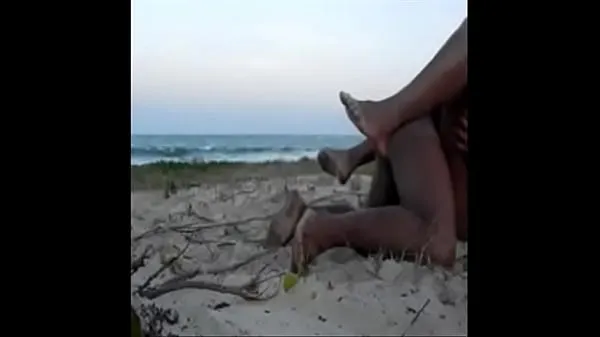Vroči DELICIOUSLY FUCKING DOWN ON THE BEACH WITH HEALED MALE topli filmi