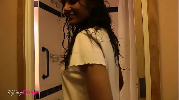 Dark Skin Indian Teen Beauty In Bathroom Taking Shower Film hangat yang hangat