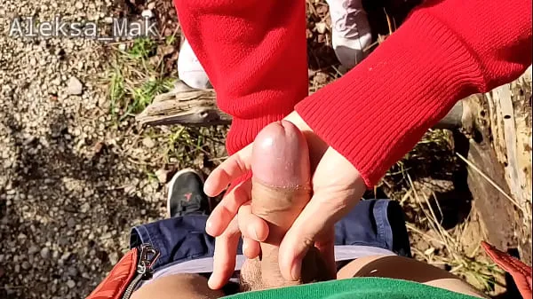 WOW ! Petite Walk in the Woods Ends with Friend Cumshot Filem hangat panas