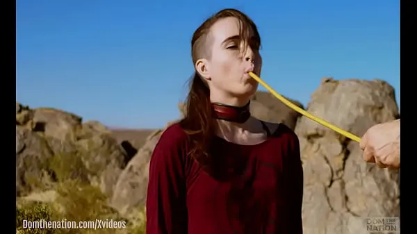 Hotte Petite, hardcore submissive masochist Brooke Johnson drinks piss, gets a hard caning, and get a severe facesitting rimjob session on the desert rocks of Joshua Tree in this Domthenation documentary varme film
