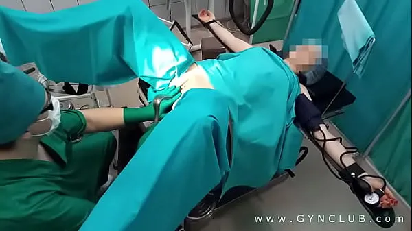 Hotte Gynecologist having fun with the patient varme film