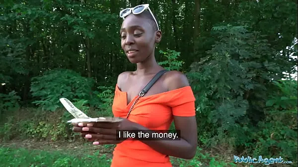 Quente Agente público Ebony modelo Zaawaadi levado para a floresta para uma foda dura ao ar livre Filmes quentes
