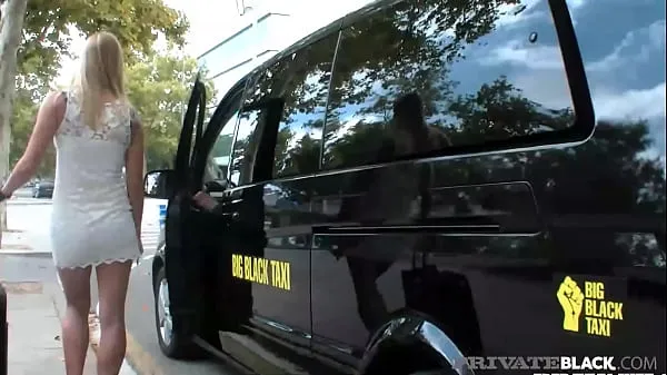 Καυτές PrivateBlack - Teen Blonde Dark Dicked In Cab ζεστές ταινίες