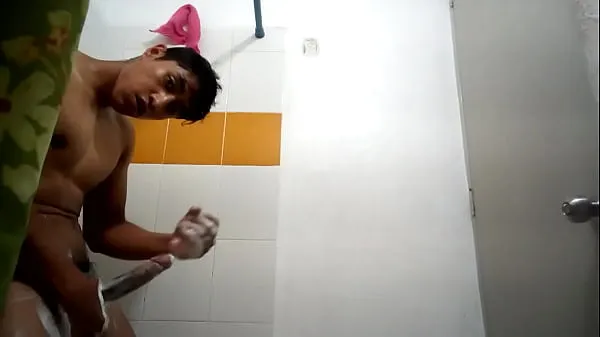 Vroči Masturbating in the bathroom topli filmi
