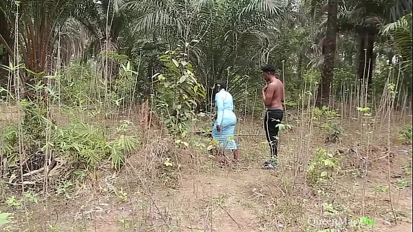 She got lost in the bush, I showed her way back to her house, she rewarded me with a fuck Filem hangat panas