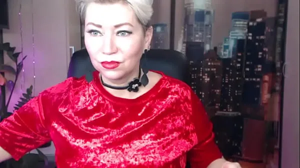 Heta Mature webcam whore literally tears her ass in a private show! Super asshole closeup varma filmer