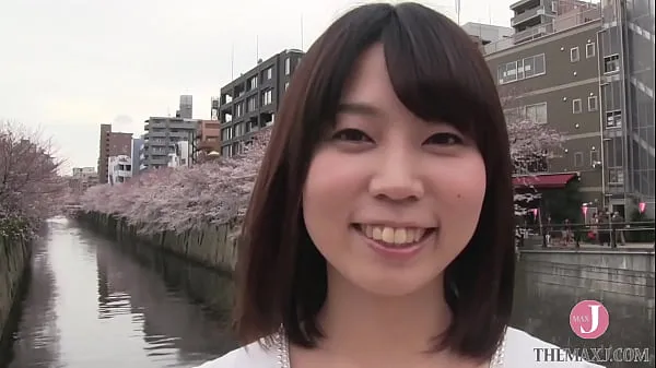 Heiße Smiley Japanerin in weißer Unterwäsche genießt es, ihre Muschi gefingert und geleckt zu bekommenwarme Filme
