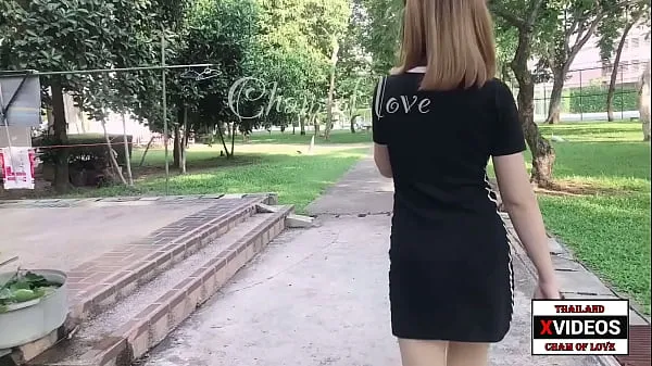 Gorące Thai girl showing her pussy outdoorsciepłe filmy