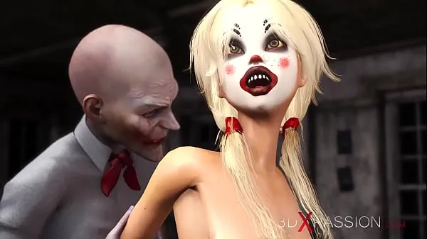 Un homme portant un masque de clown joue avec une jolie blonde sexy dans la pièce abandonnée Films chauds