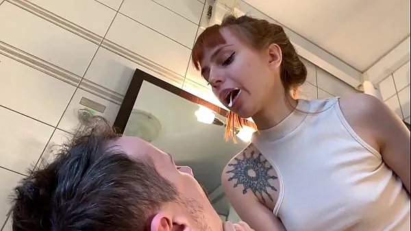 Nóng Petite Mistress In Panties Brushes Her Teeth and Spits Into a Slave's Mouth Phim ấm áp