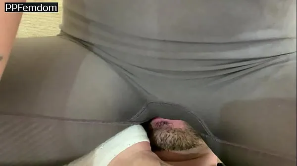 热Sofi Fullweight Ignore Face Sitting in Spandex Yoga Pants and Watches Adult Video温暖的电影
