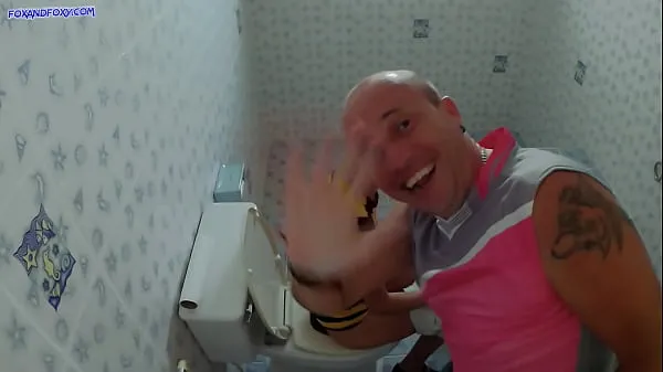 Vroči Sex in public toilet with creampie topli filmi