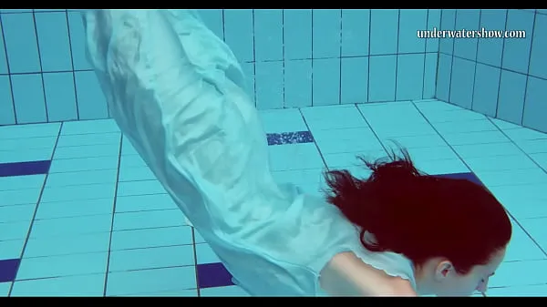 热Nude underwater erotics with brunette babe Chehova温暖的电影