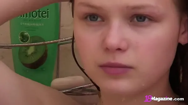 Vroči Long Hair Amateur Girl Bianca 19 Has A Private Moment In The Bathroom topli filmi