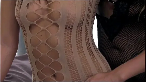 热StrapOn Young babes in body stockings use double strap on for mutual lesbian orgasm温暖的电影
