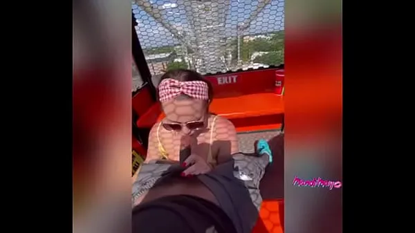 Nóng State fair slut sucks dick on the Ferris wheel Phim ấm áp