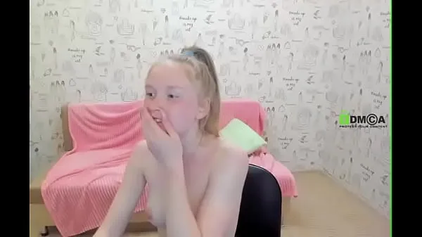 Hotte Young girl sucking lollipop varme film