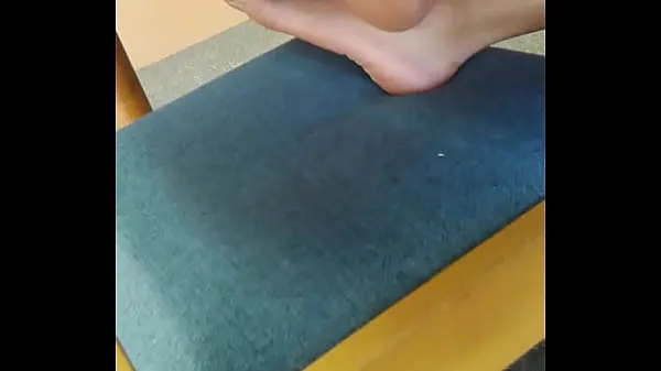 뜨거운 Studying Barefoot Exposing Soles 따뜻한 영화