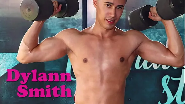 Καυτές Dylann Smith - College Freshman Works Out His Biceps and Ass ζεστές ταινίες