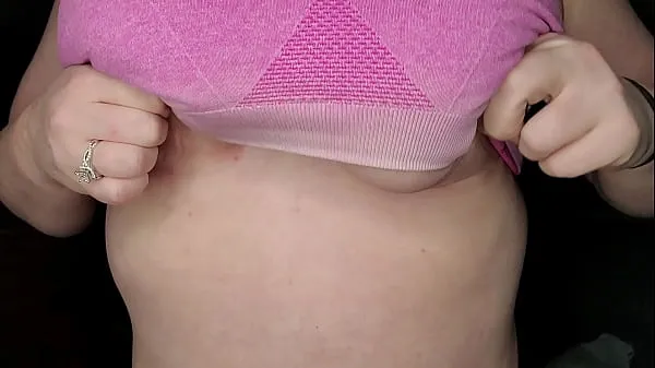 Žhavé boob drop from pink sports bra žhavé filmy