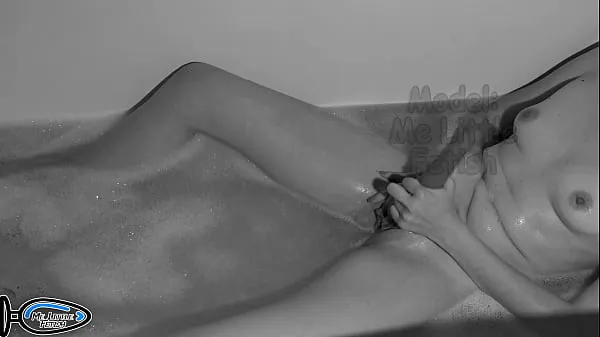 뜨거운 Slender Girl Takes An Evening Bath, Masturbates Her Pussy With A Vibrator, And Gets An Orgasm 따뜻한 영화