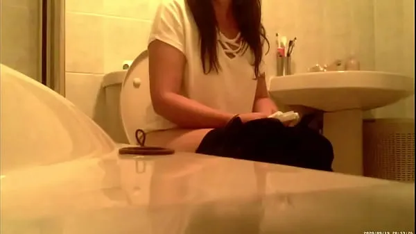 Hotte Toilet cam caught sister in law taking a pee varme film