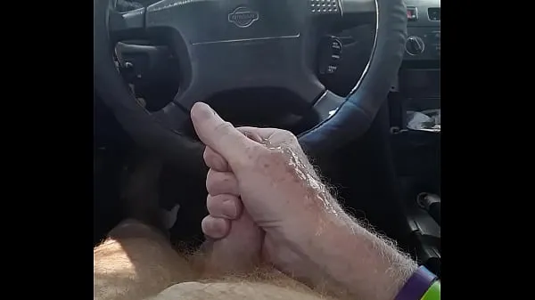 Sıcak Naked Driver masturbates to climax in his automobile Sıcak Filmler