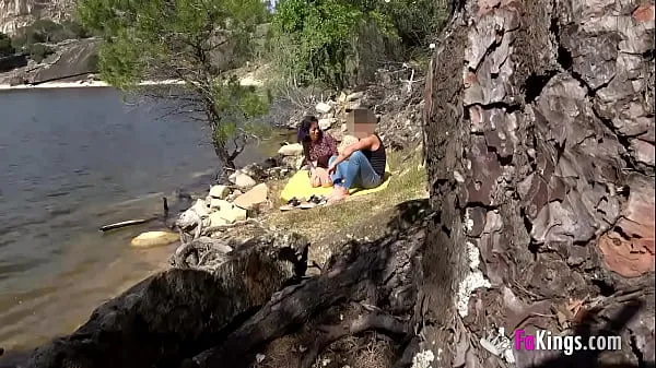 뜨거운 VOYEUR FUCK: Filming an amateur couple outdoors 따뜻한 영화