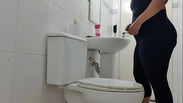 热Dental clinic employee was arrested for placing camera in women's restroom. See if she's not your family温暖的电影