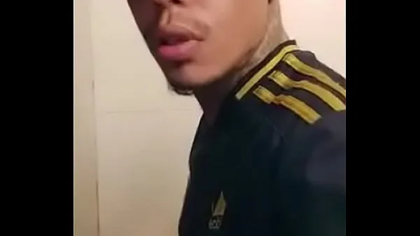 热Favela youngsters fucking in the bathroom温暖的电影