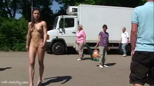 Vroči July - Cute German Babe Naked In Public Streets topli filmi