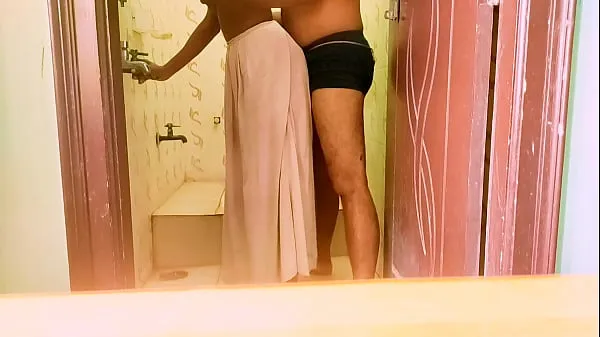 Hotte Desi couple in bothroom sex varme filmer