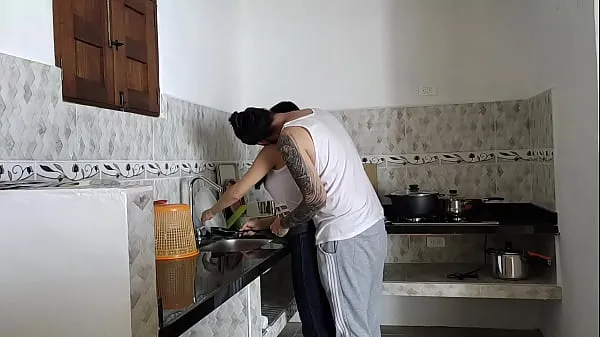 I FUCKED MY WIFE WHILE FIXING THE KITCHEN Film hangat yang hangat