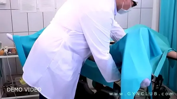 Hotte Lustful doctor on gyno exam varme film
